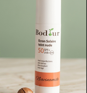 Écran solaire teinté spf 50+ à la niacinamide – teinte nude